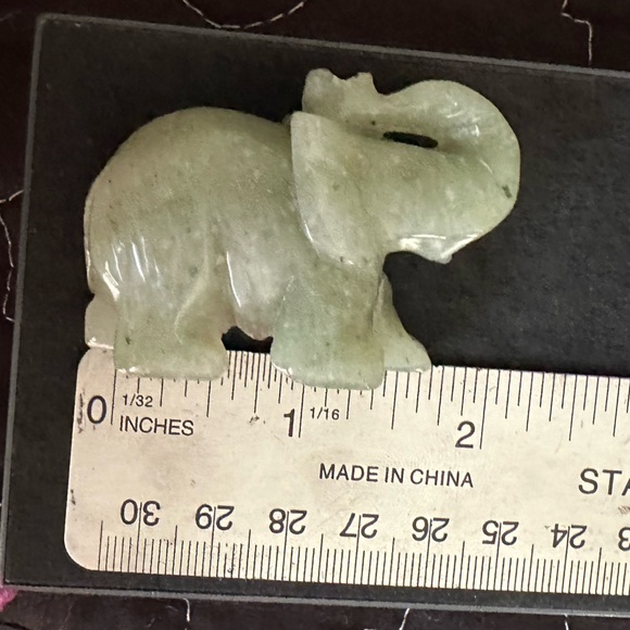 Green Aventurine Elephant 💚🐘 - Picture 9 of 10